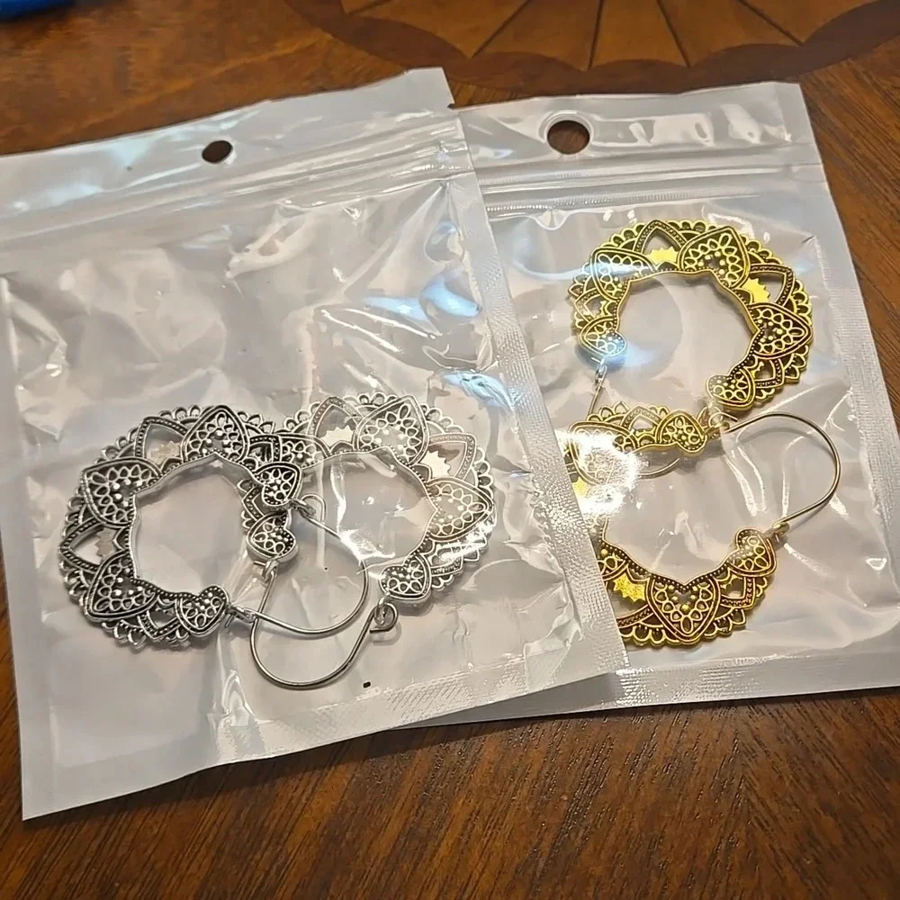 2 pairs! Silver-toned & Gold-toned Lacy Filigree & Floral Hoops